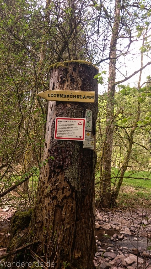 Lotenbachklamm bei der Schattenmühle, Schild Wegweiser zur Lotenbachklamm