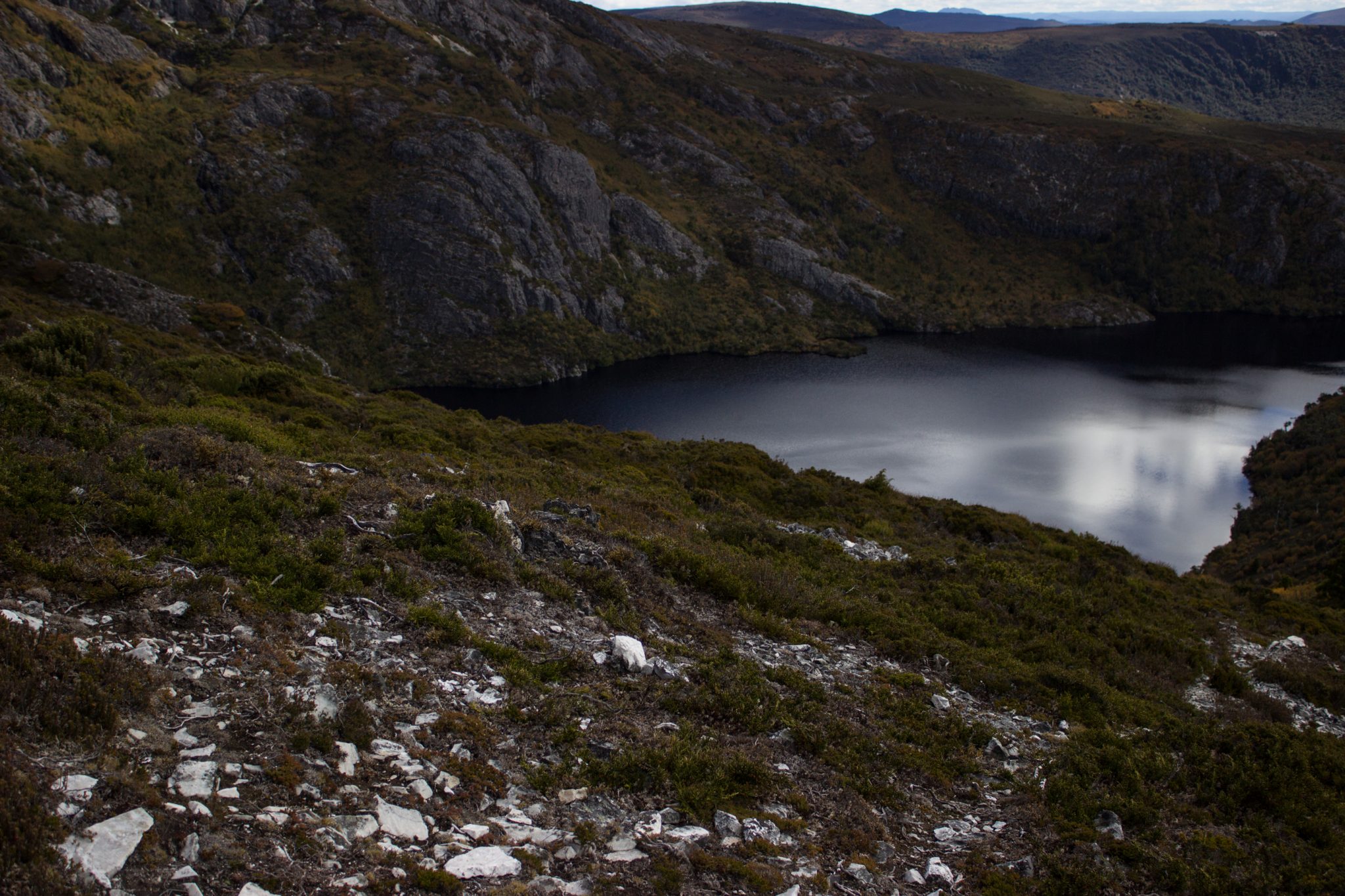 Ronny Creek bis Marions Lookout, Aussichtspunkt, Wanderung Overland Track im Cradle Mountain Lake St. Clair National Park, raue Gebirgslandschaft, schöner See, Ende des Sommers in Tasmanien