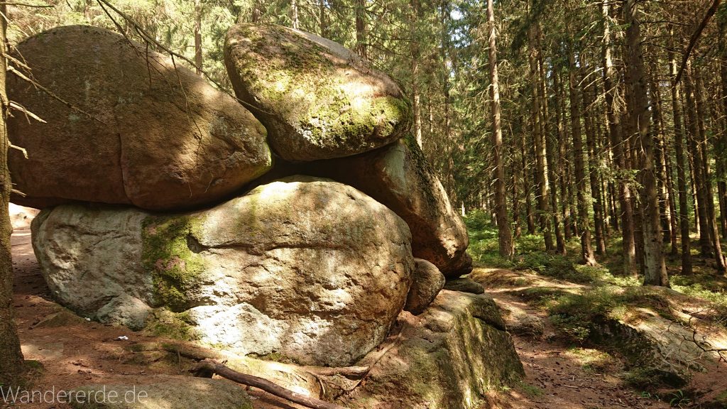 Dreibrodesteine Wanderung im Harz bei Sankt Andreasberg, bei den Dreibrodesteinen