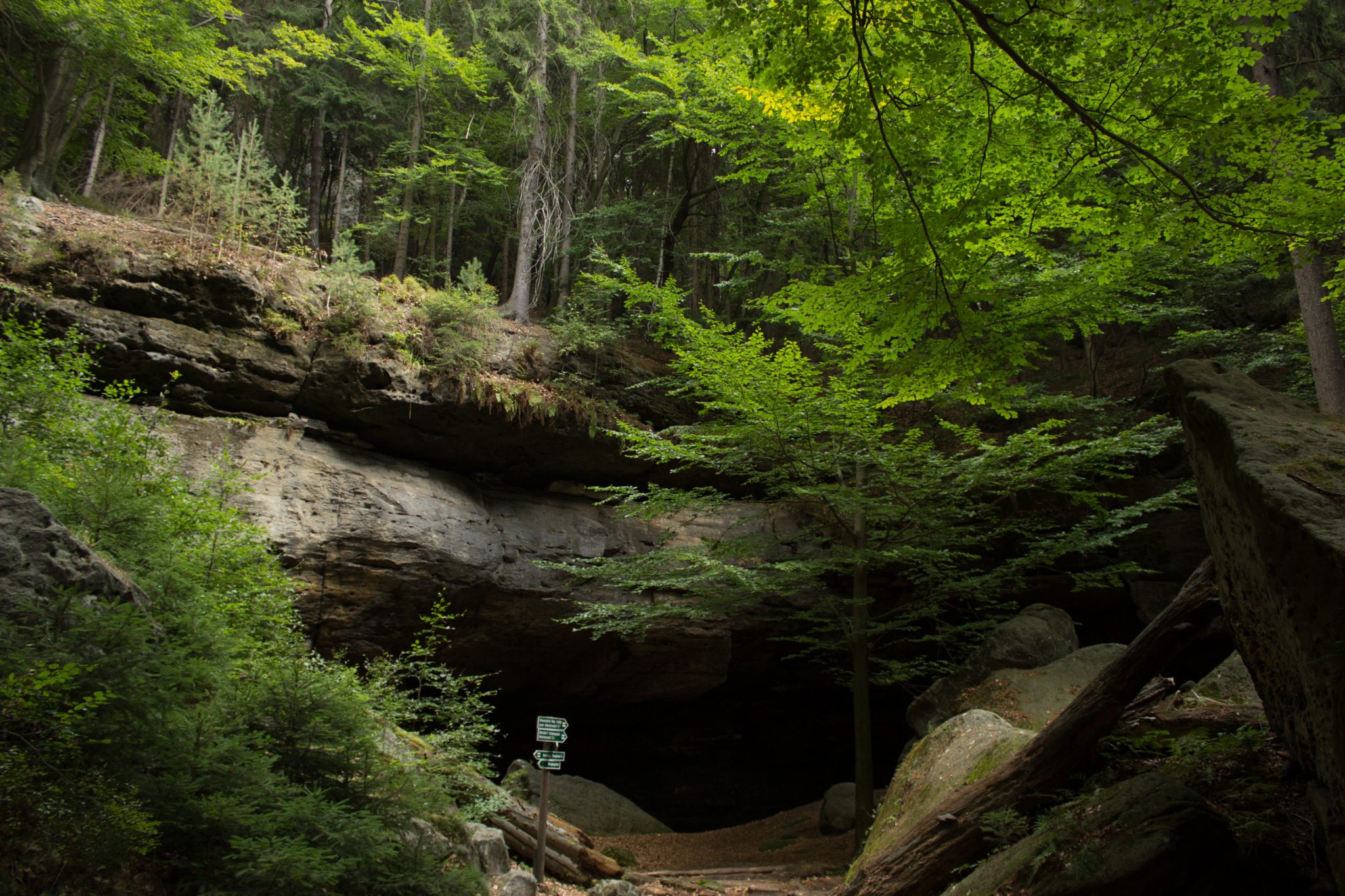 Zeughaus Hickelhöhle und Großer Reitsteig - im Kirnitzschtal wandern, Wanderweg im Wanderparadies Sächsische Schweiz mit vielen tollen Aussichten, riesiger Felsennationalpark, die berühmte Hickelhöhle, keine zu hohen Erwartungen haben