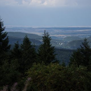 Großer Beerberg Schneekopf und Teufelskanzel, Gipfeltour Wanderung im Thüringer Wald, Aussicht auf Thüringer Wald und Brücke
