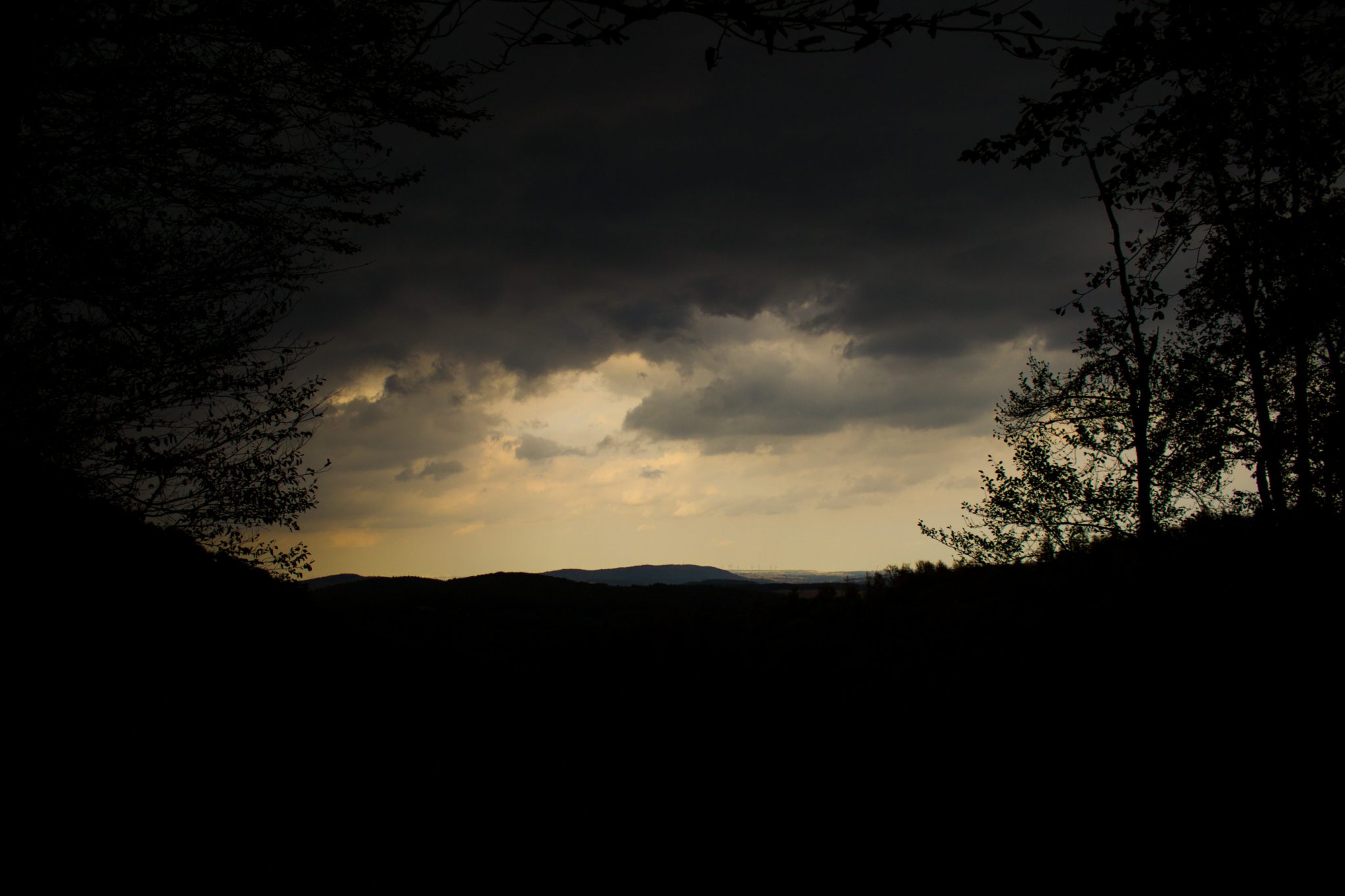 Drachenschlucht und Landgrafenschlucht - Schluchtentour bei Eisenach wandern, schöne weite Aussicht auf Wald, sehr schöne Abendstimmung mit tollem Licht