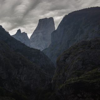 Wanderung Poncebos nach Bulnes in den Picos de Europa, Ausblick auf Berg Naranjo de Bulnes, auch Picu Urriellu, bekanntester Berg in Picos de Europa