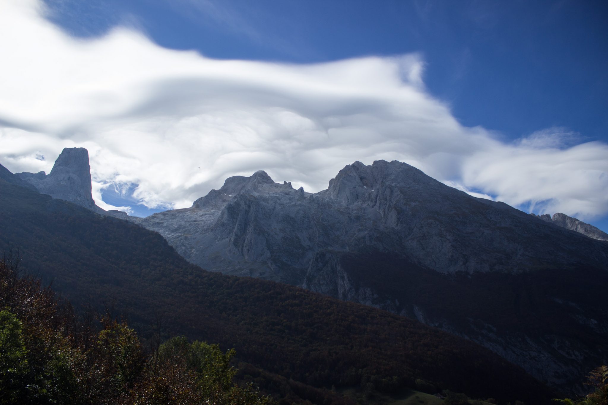 Wanderung Poncebos nach Bulnes in den Picos de Europa, Ausblick auf Berg Naranjo de Bulnes, auch Picu Urriellu, bekanntester Berg in Picos de Europa