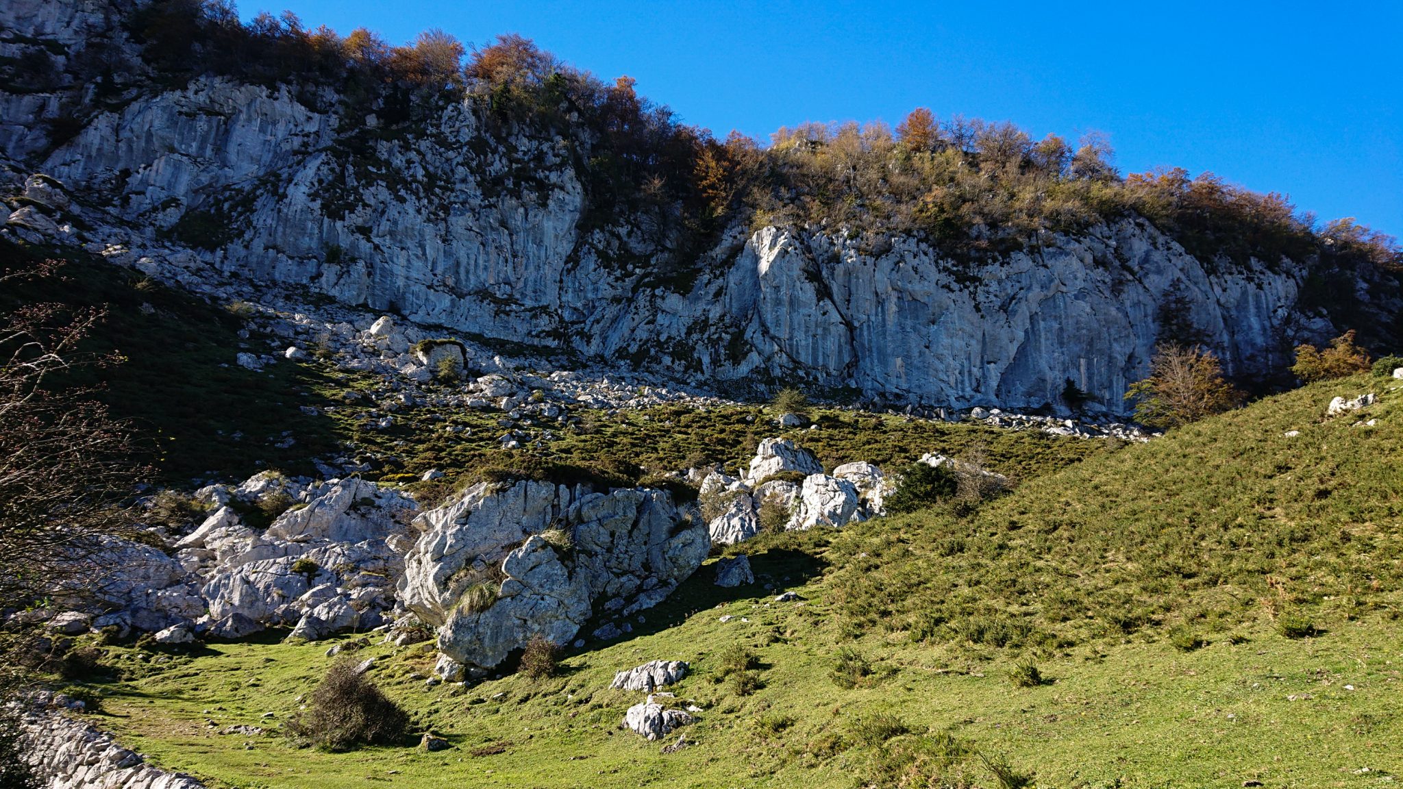 Wanderung Mirador de Ordiales Picos de Europa Spanien, Steilwand, Berge und Felsen