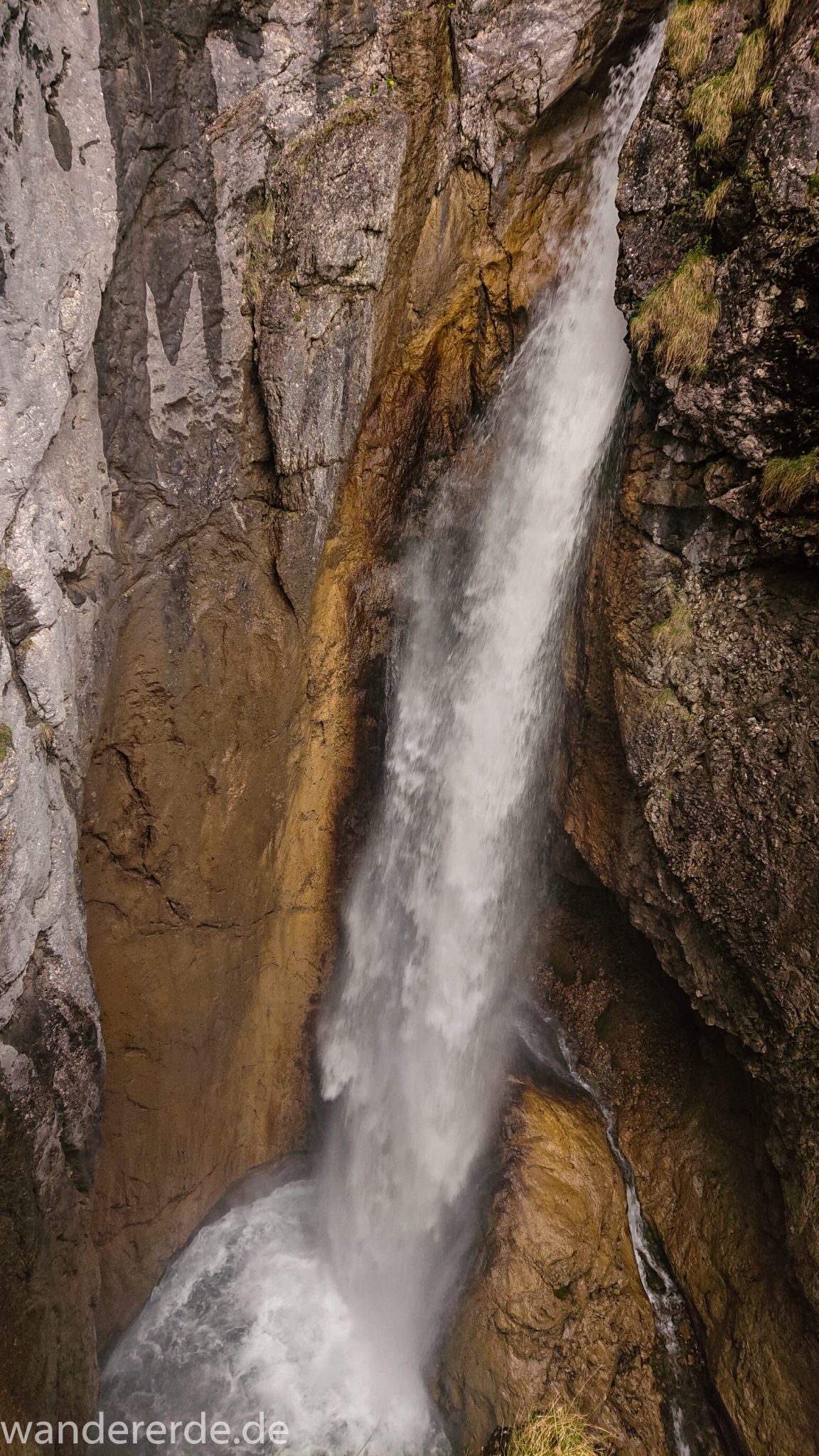 Wanderung Oberstdorf nach Gerstruben im Allgäu, Bayern, Wanderweg führt nach Bergbauerndorf Gerstruben über sehr empfehlenswerten aber steilen Weg Hölltobel mit Wasserfällen wieder abwärts