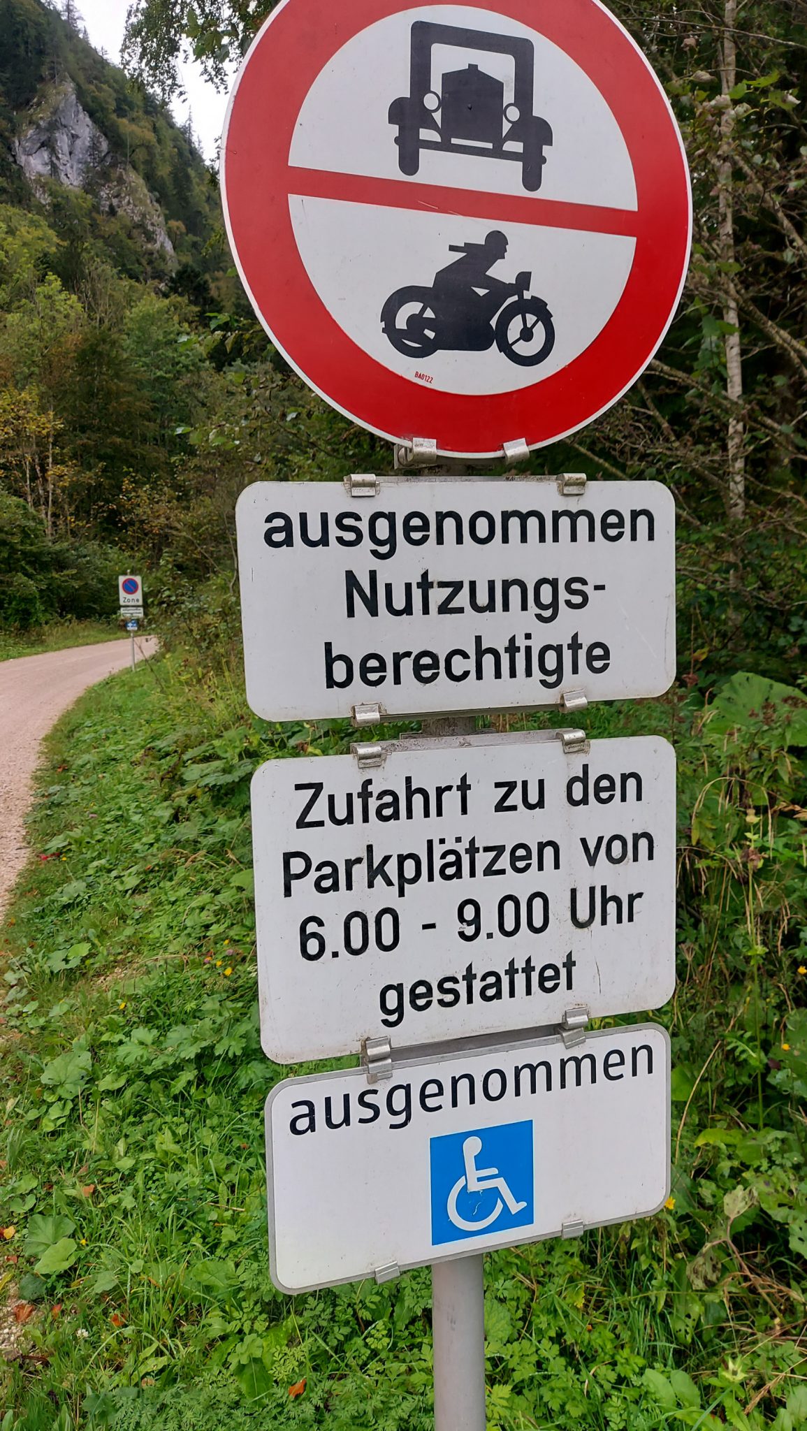 Wanderung beim Bodinggraben zur Schaumbergalm und Ebenforstalm ab Parkplatz Scheiblingau im Nationalpark Kalkalpen in Oberösterreich, Start der Wanderung in der Nähe von Molln, Zugang zu hinteren Parkplätzen beim Bodinggraben nur bis morgens 9 Uhr gestattet, danach muss man Weg an der Zufahrtsstraße zurück legen