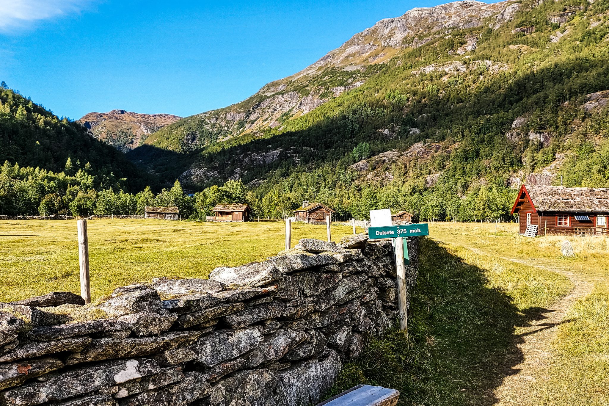 Traumhafte Talwanderung bei der Sognefjellet Road im Morkridsdalen beim Ort Skjolden, Rundwanderung Liane Knivabakkli, Wandern in Norwegen