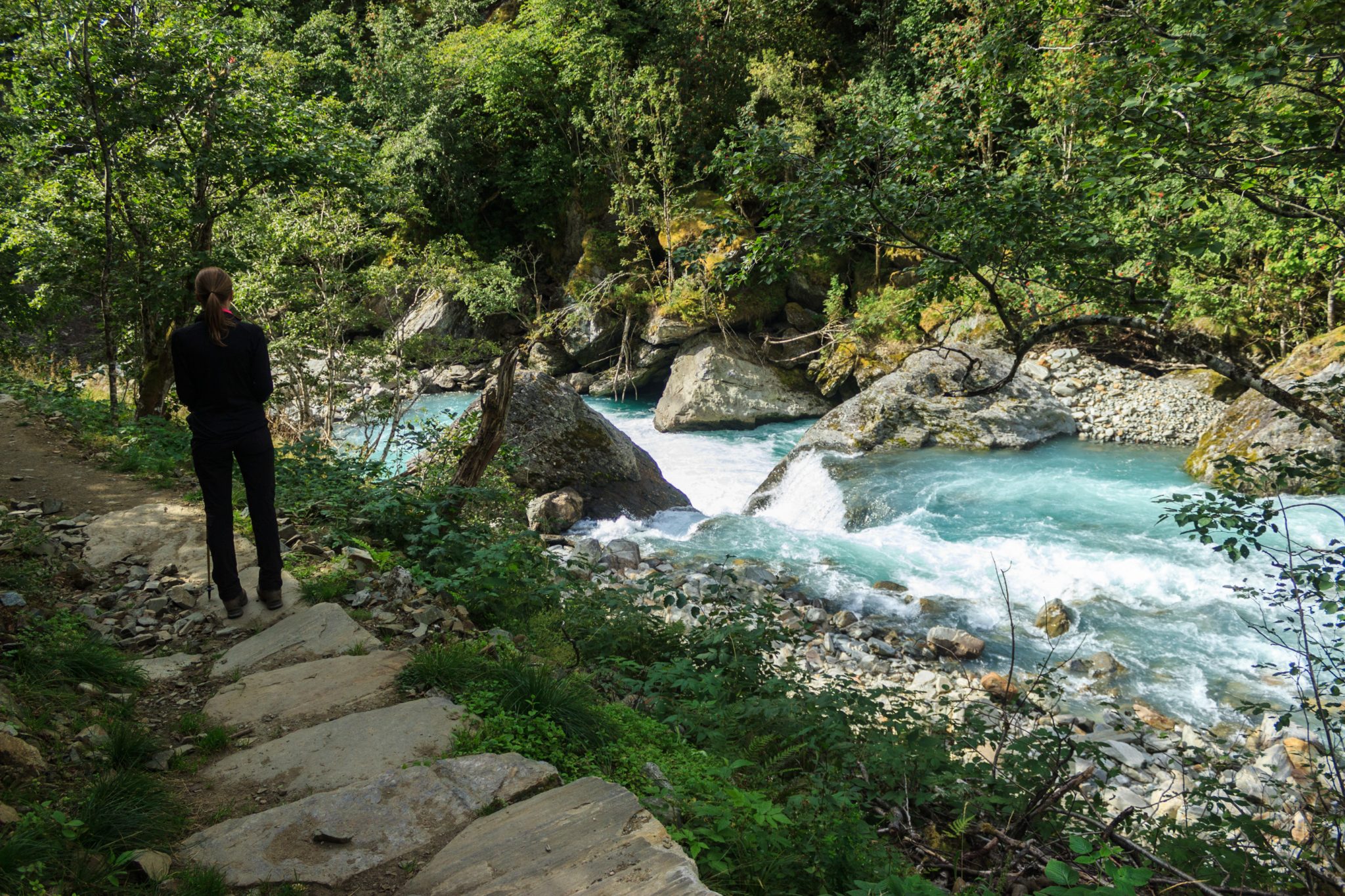 Traumhafte Talwanderung bei der Sognefjellet Road im Morkridsdalen beim Ort Skjolden, Rundwanderung Liane Knivabakkli, Wandern in Norwegen, am türkisblauen Fluss entlang