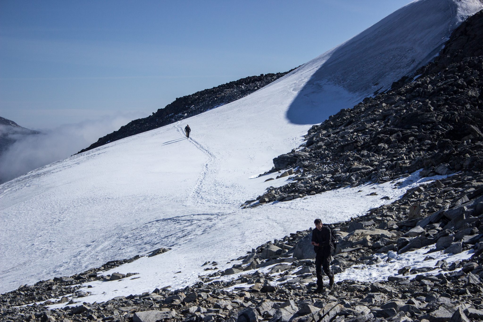 Wanderung auf den höchsten Berg Norwegens - der Galdhøpiggen ab Spiterstulen im Jotunheimen Nationalpark, auch höchster Berg Skandinaviens und Nordeuropas mit 2469 Höhenmetern, Wanderweg führt über Schneefeld