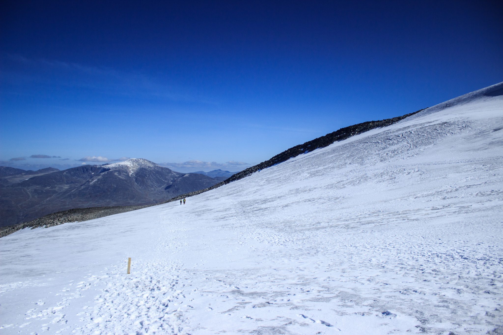 Wanderung auf den höchsten Berg Norwegens - der Galdhøpiggen ab Spiterstulen im Jotunheimen Nationalpark, auch höchster Berg Skandinaviens und Nordeuropas mit 2469 Höhenmetern, Wanderweg führt über Schneefeld, kann aber auch umgangen werden