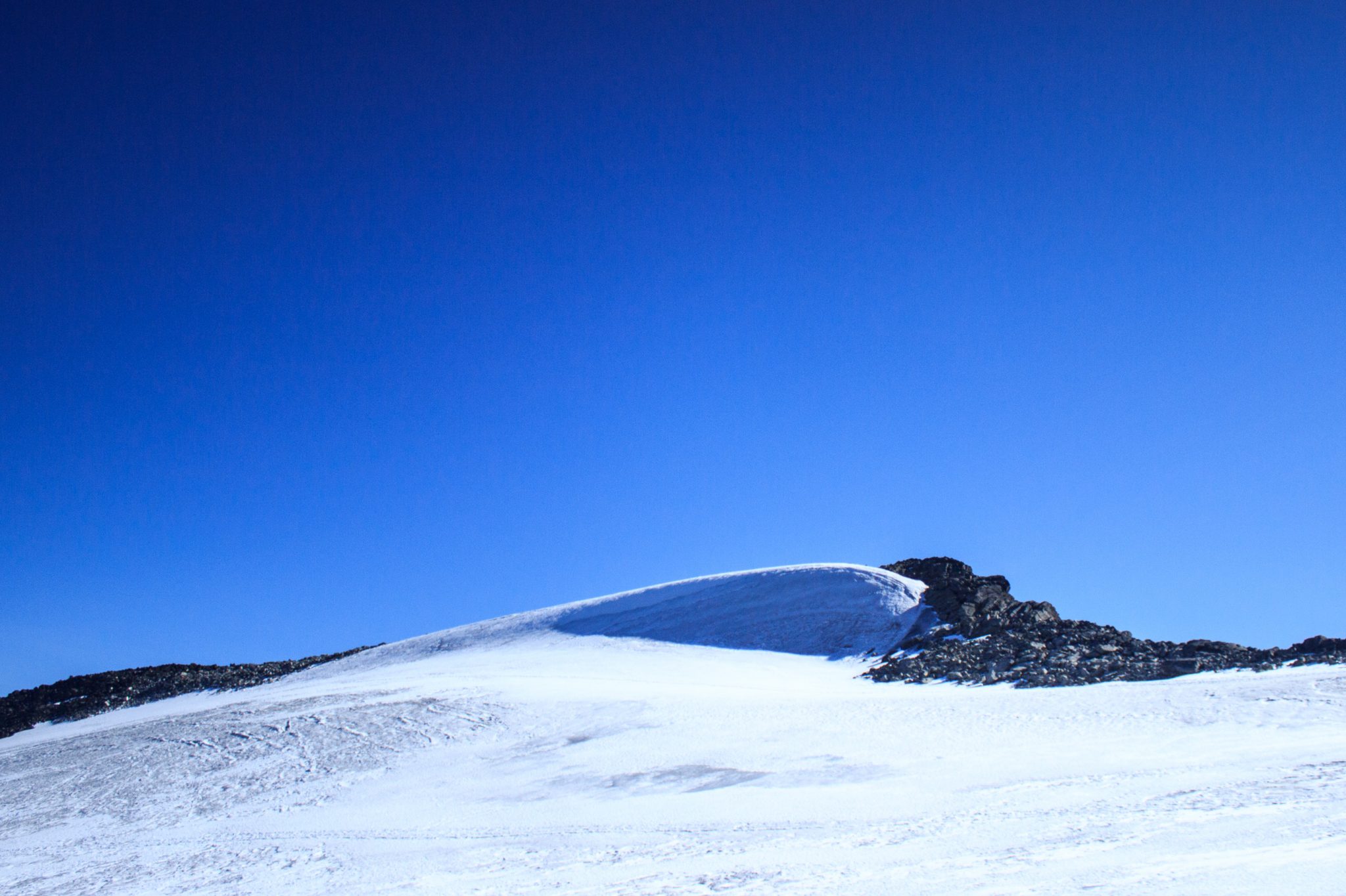 Wanderung auf den höchsten Berg Norwegens - der Galdhøpiggen ab Spiterstulen im Jotunheimen Nationalpark, auch höchster Berg Skandinaviens und Nordeuropas mit 2469 Höhenmetern, riesige Schneefelder