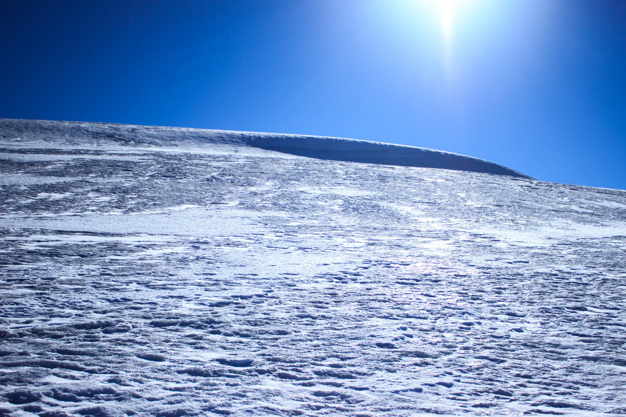 Wanderung auf den höchsten Berg Norwegens - der Galdhøpiggen ab Spiterstulen im Jotunheimen Nationalpark, auch höchster Berg Skandinaviens und Nordeuropas mit 2469 Höhenmetern, Wanderweg führt über Schneefeld, kann aber auch umgangen werden