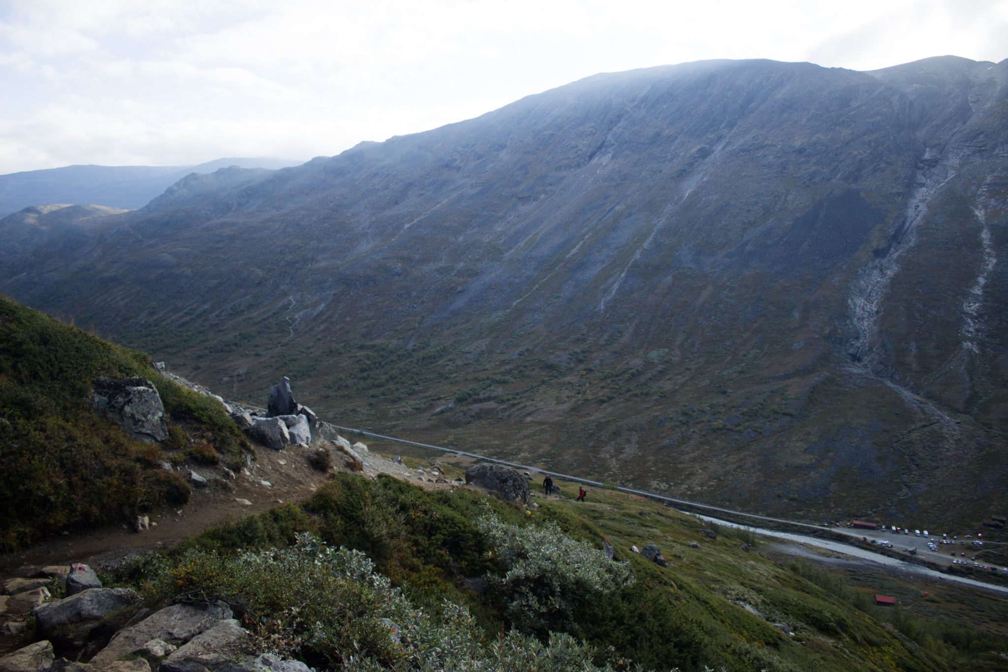 Wanderung auf den höchsten Berg Norwegens - der Galdhøpiggen ab Spiterstulen im Jotunheimen Nationalpark, auch höchster Berg Skandinaviens und Nordeuropas mit 2469 Höhenmetern, Blick auf den Wanderweg auf den Galdhøpiggen