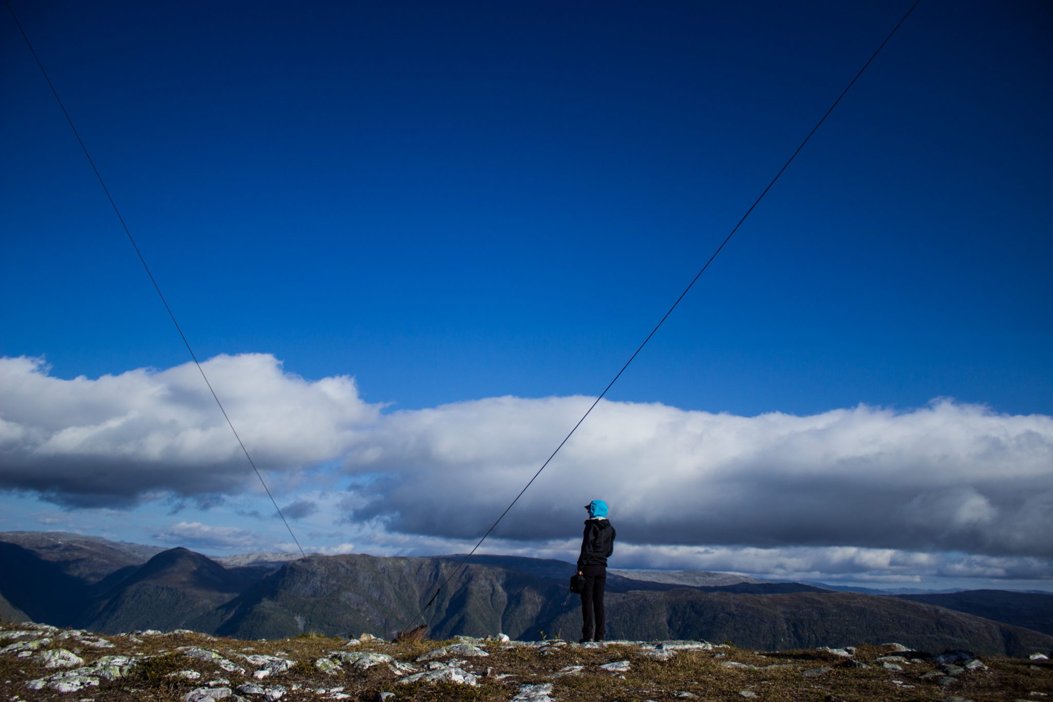 Wanderung auf den Molden mit Aussicht auf den Lustrafjord bei Hafslo in Vestland, Norwegen, Start beim Wanderparkplatz Molden in der Nähe der Sognefjellet Straße, traumhafte Aussichten während des Rundweges auf dem Molden