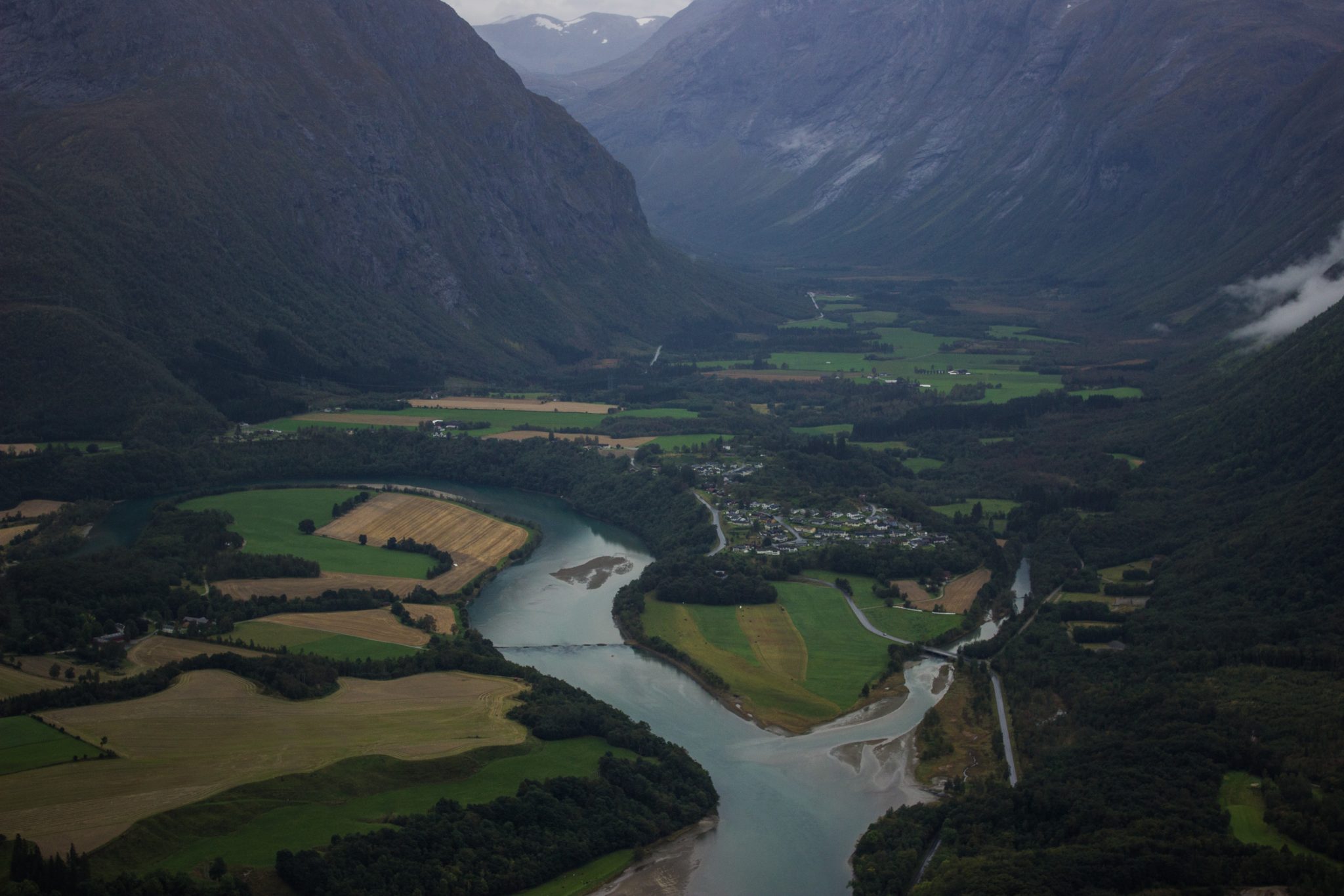 Wanderung auf den Nesaksla in Åndalsnes, Wandern in Norwegen, meist steiler Wanderweg, Weg ist ausgetreten, sehr beliebte Tour, Aussicht von oben ist grandios