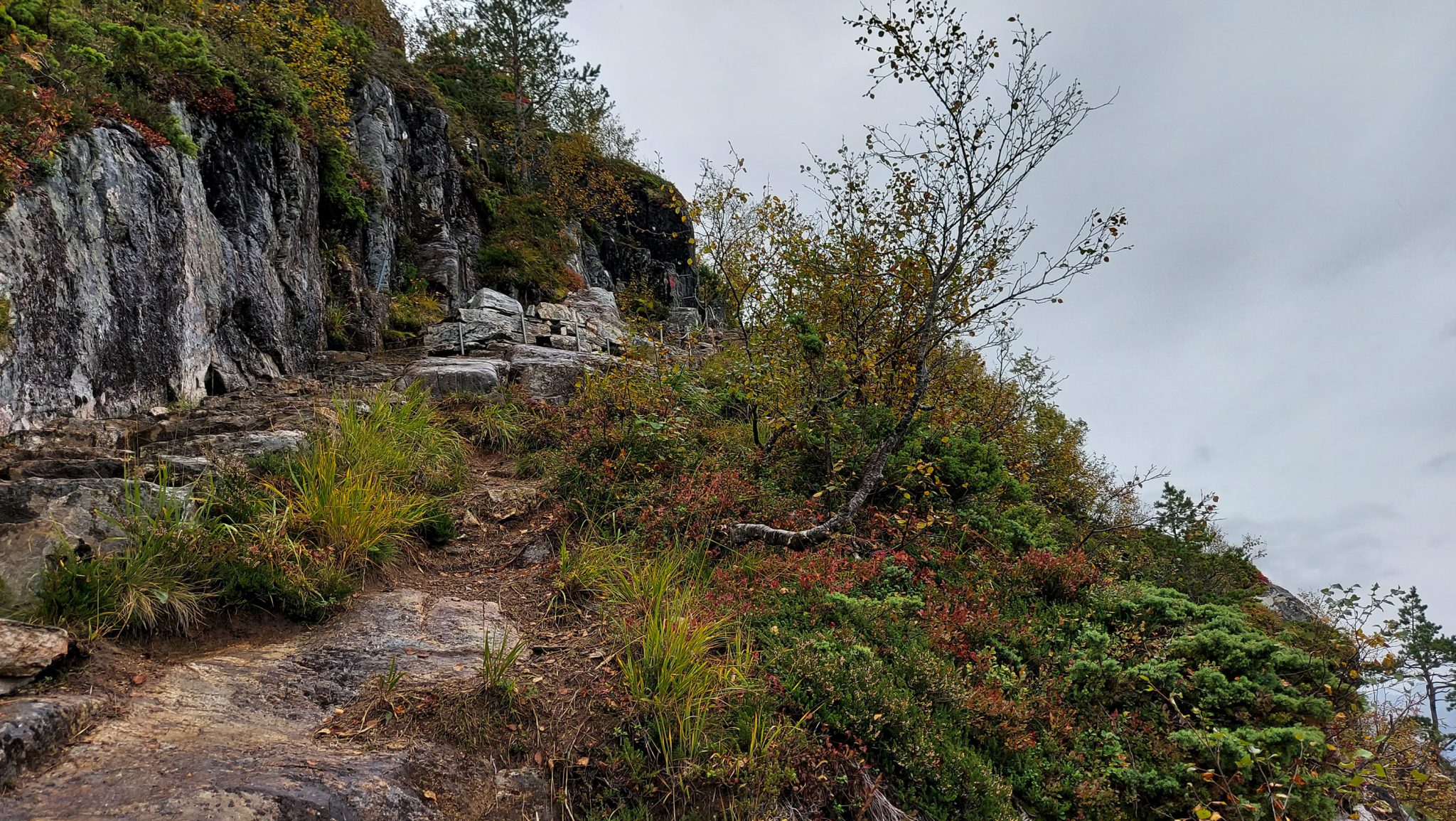 Wanderung auf den Nesaksla in Åndalsnes, Wandern in Norwegen, meist steiler Wanderweg, Weg ist ausgetreten, sehr beliebte Tour, Aussicht von oben ist grandios