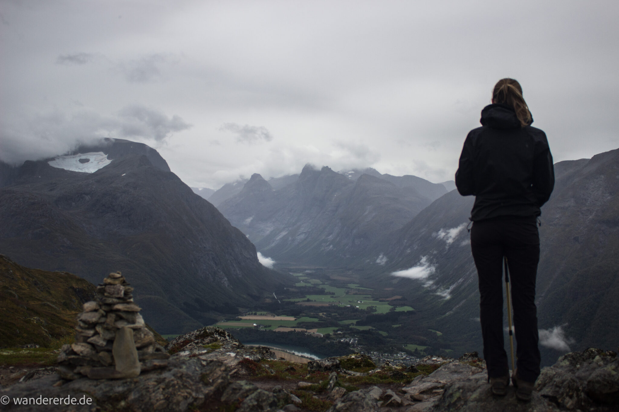 Wanderung auf den Nesaksla in Åndalsnes, Wandern in Norwegen, meist steiler Wanderweg, Weg ist ausgetreten, sehr beliebte Tour, Aussicht von oben ist grandios