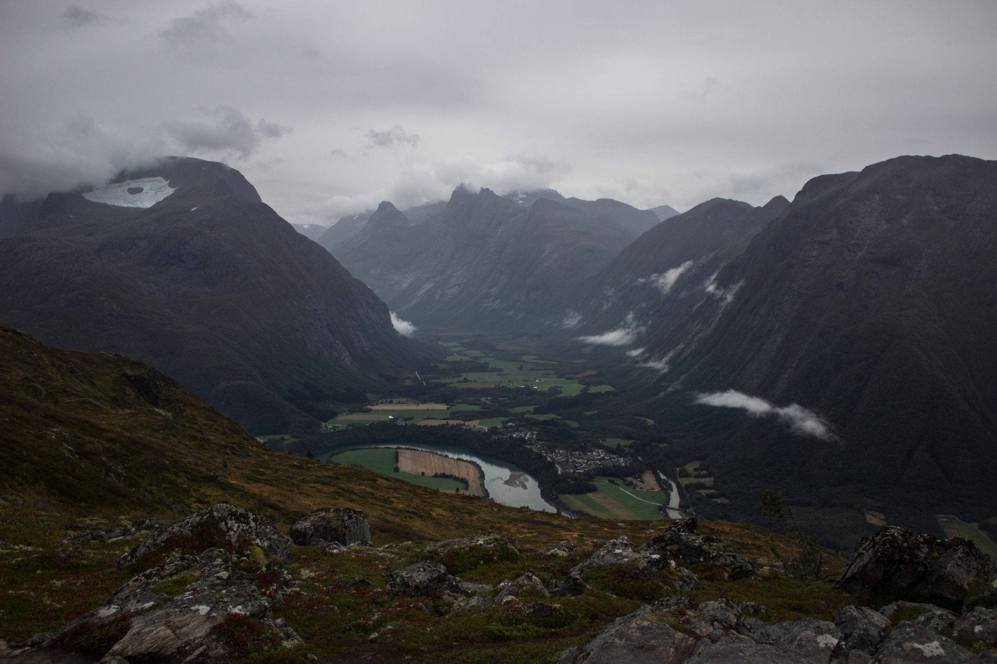Wanderung auf den Nesaksla in Åndalsnes, Wandern in Norwegen, meist steiler Wanderweg, Weg ist ausgetreten, sehr beliebte Tour, Aussicht von oben ist grandios