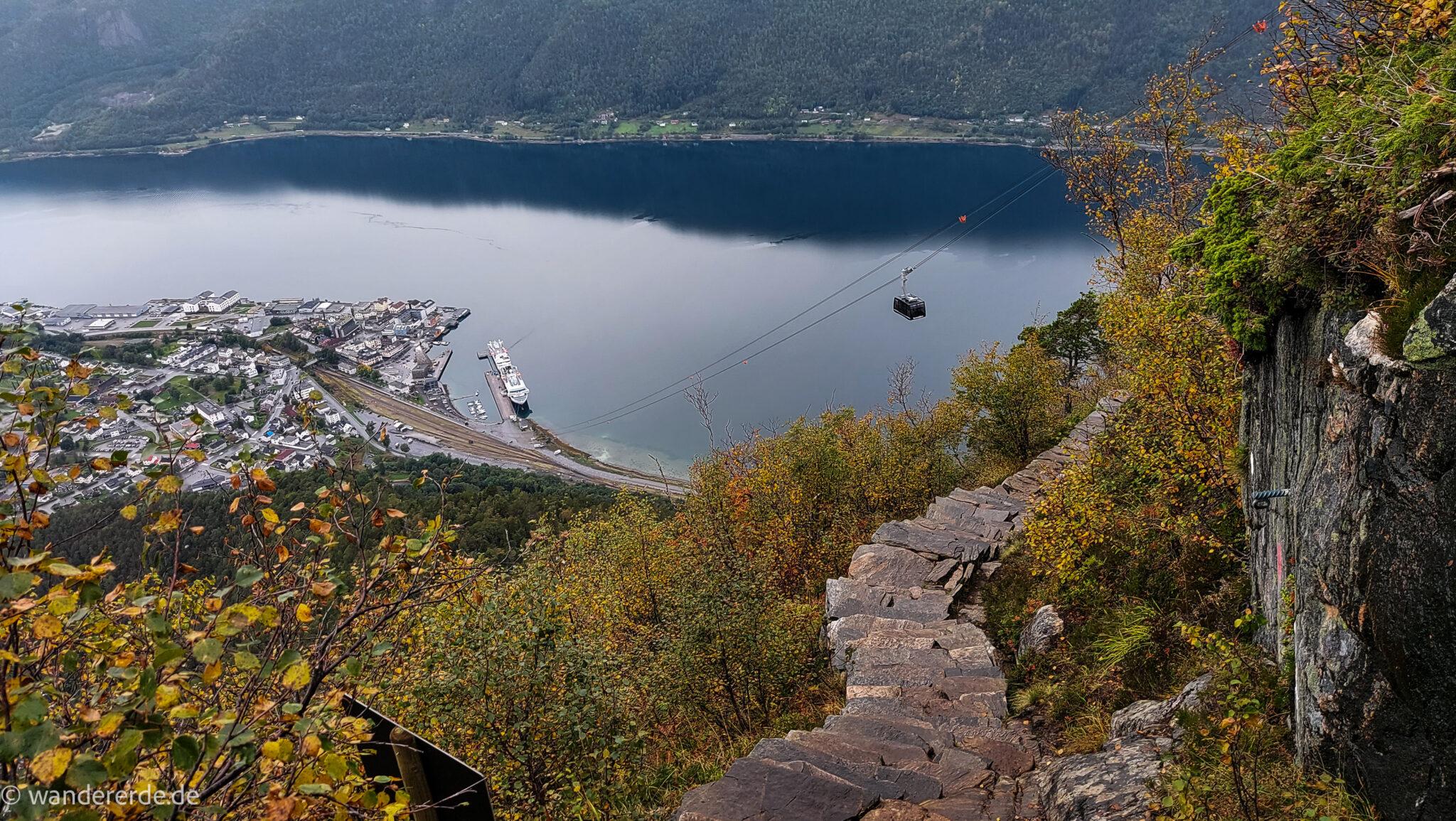 Wanderung auf den Nesaksla in Åndalsnes, Wandern in Norwegen, meist steiler Wanderweg, Weg ist ausgetreten, sehr beliebte Tour, Aussicht von oben ist grandios