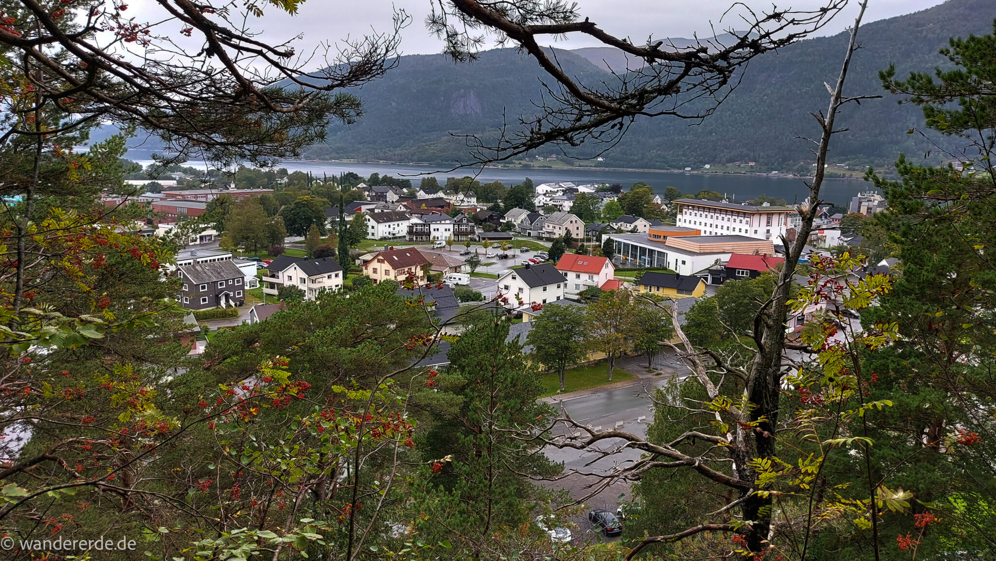 Wanderung auf den Nesaksla in Åndalsnes, Wandern in Norwegen, meist steiler Wanderweg, Weg ist ausgetreten, sehr beliebte Tour, Aussicht von oben ist grandios