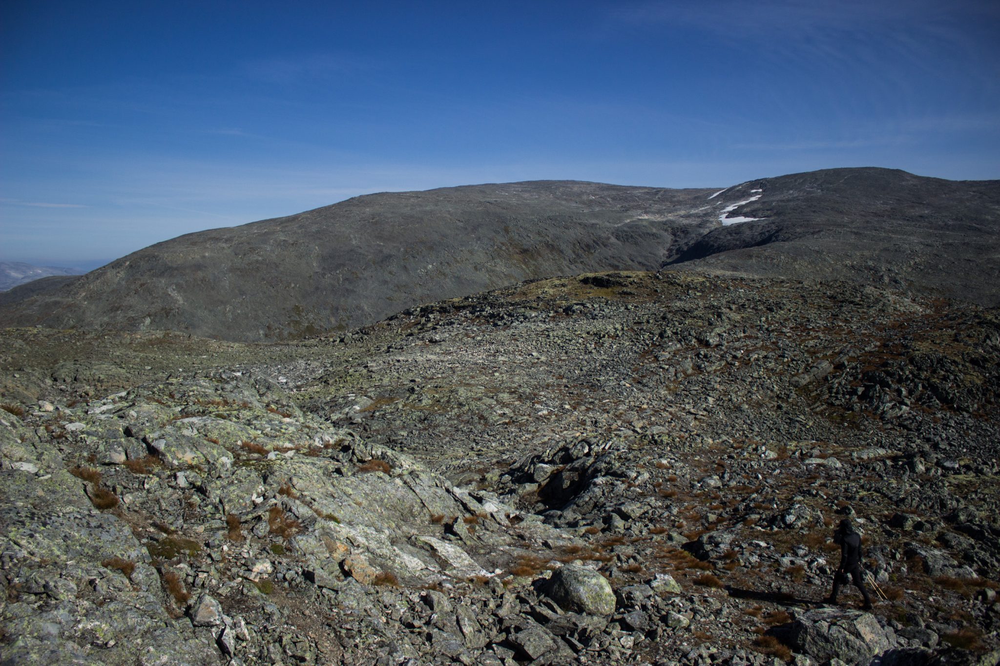 Wanderung beim Aurlandsfjord auf den Berg Prest in Aurland, Vestland, Norwegen, Start bei Straße Snøvegen über Aurlandsfjellet, vom Gipfel des Berg Prest keine Sicht auf den Aurlandsfjord