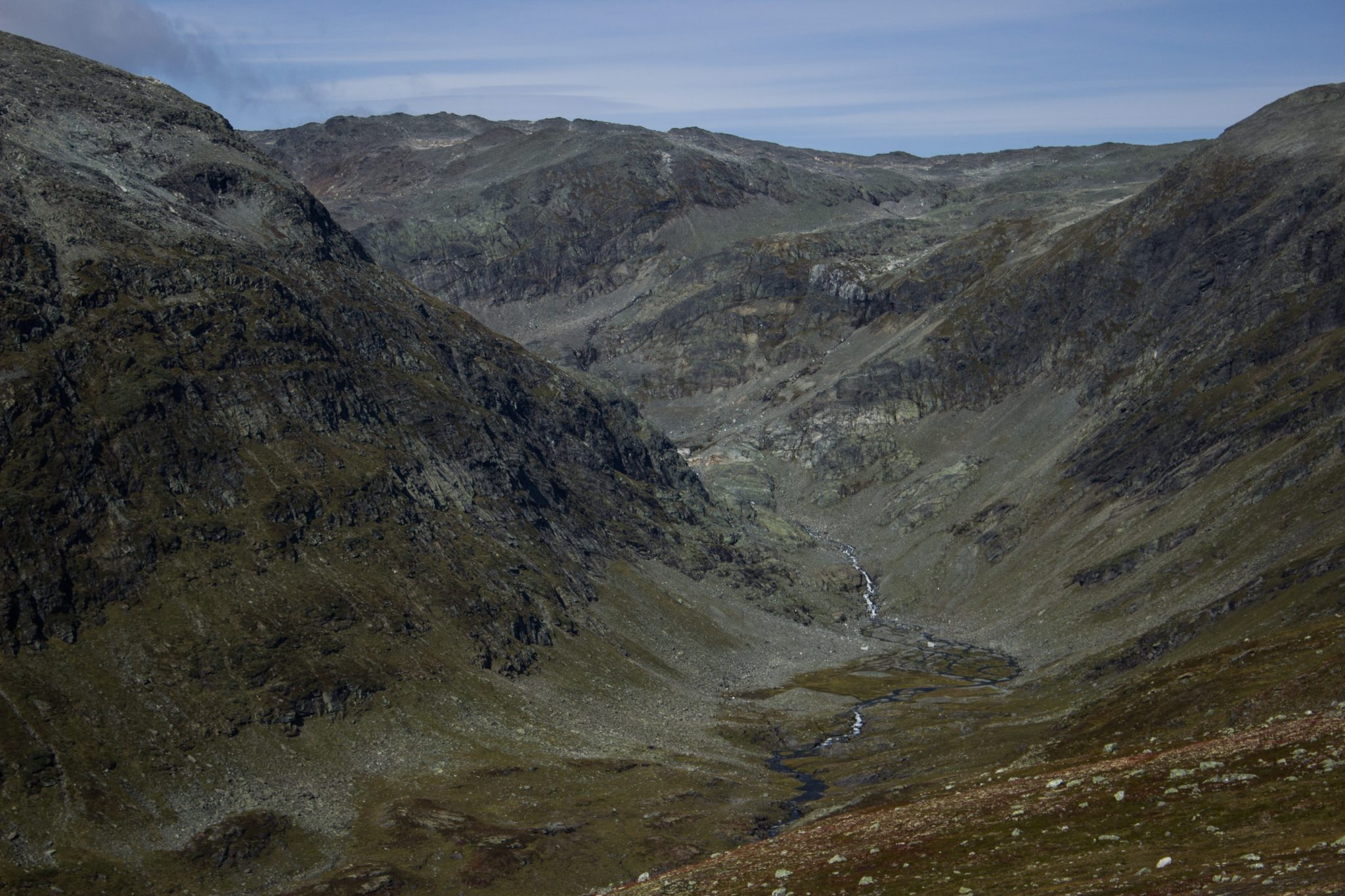 Wanderung beim Aurlandsfjord auf den Berg Prest in Aurland, Vestland, Norwegen, Start bei Straße Snøvegen über Aurlandsfjellet, vom Gipfel des Berg Prest keine Sicht auf den Aurlandsfjord