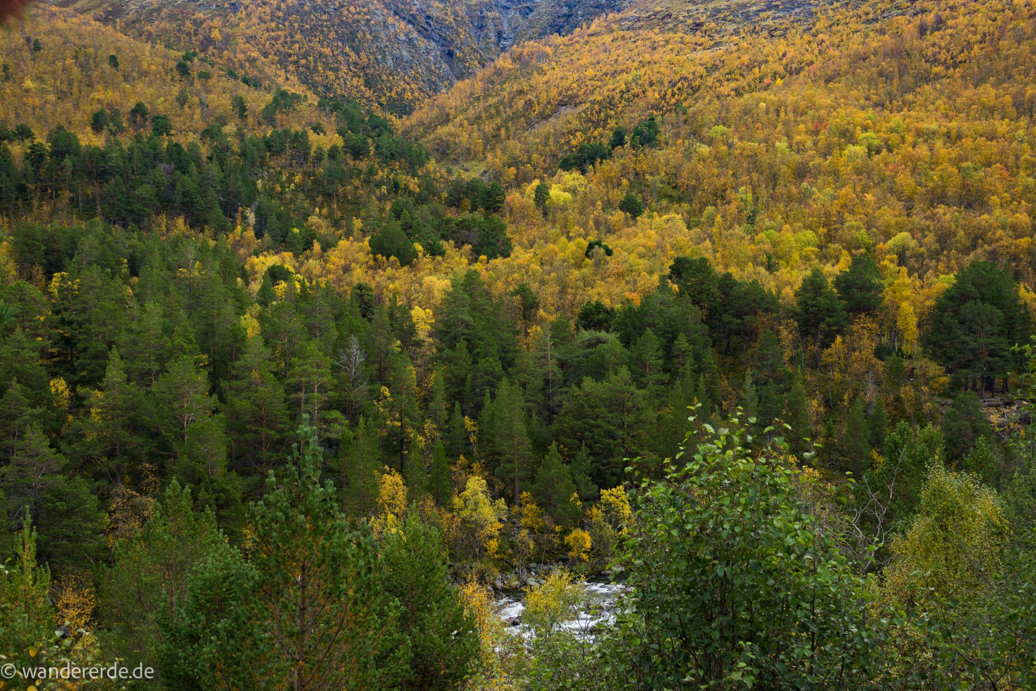 Wandern im herbstlichen Amotsdalen