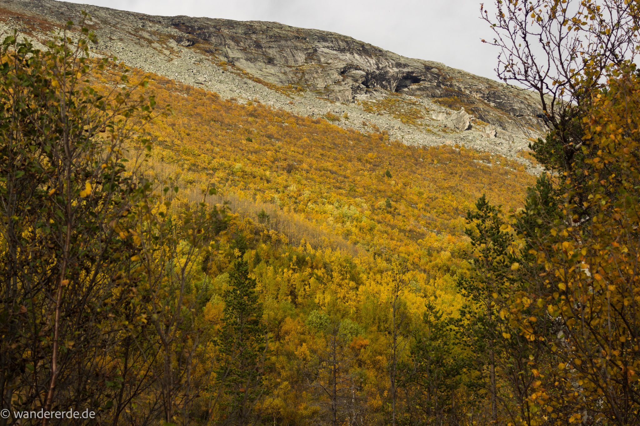 Wandern im herbstlichen Amotsdalen