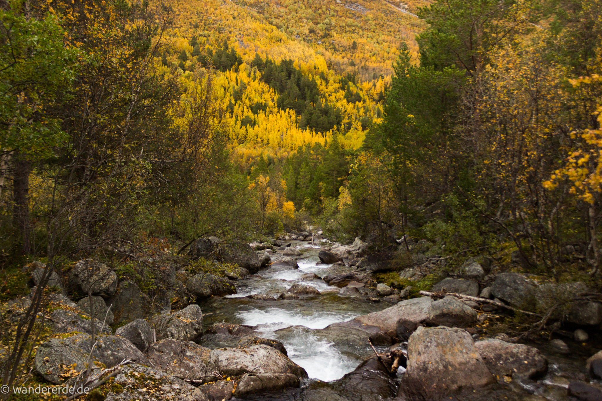 Wandern im herbstlichen Amotsdalen