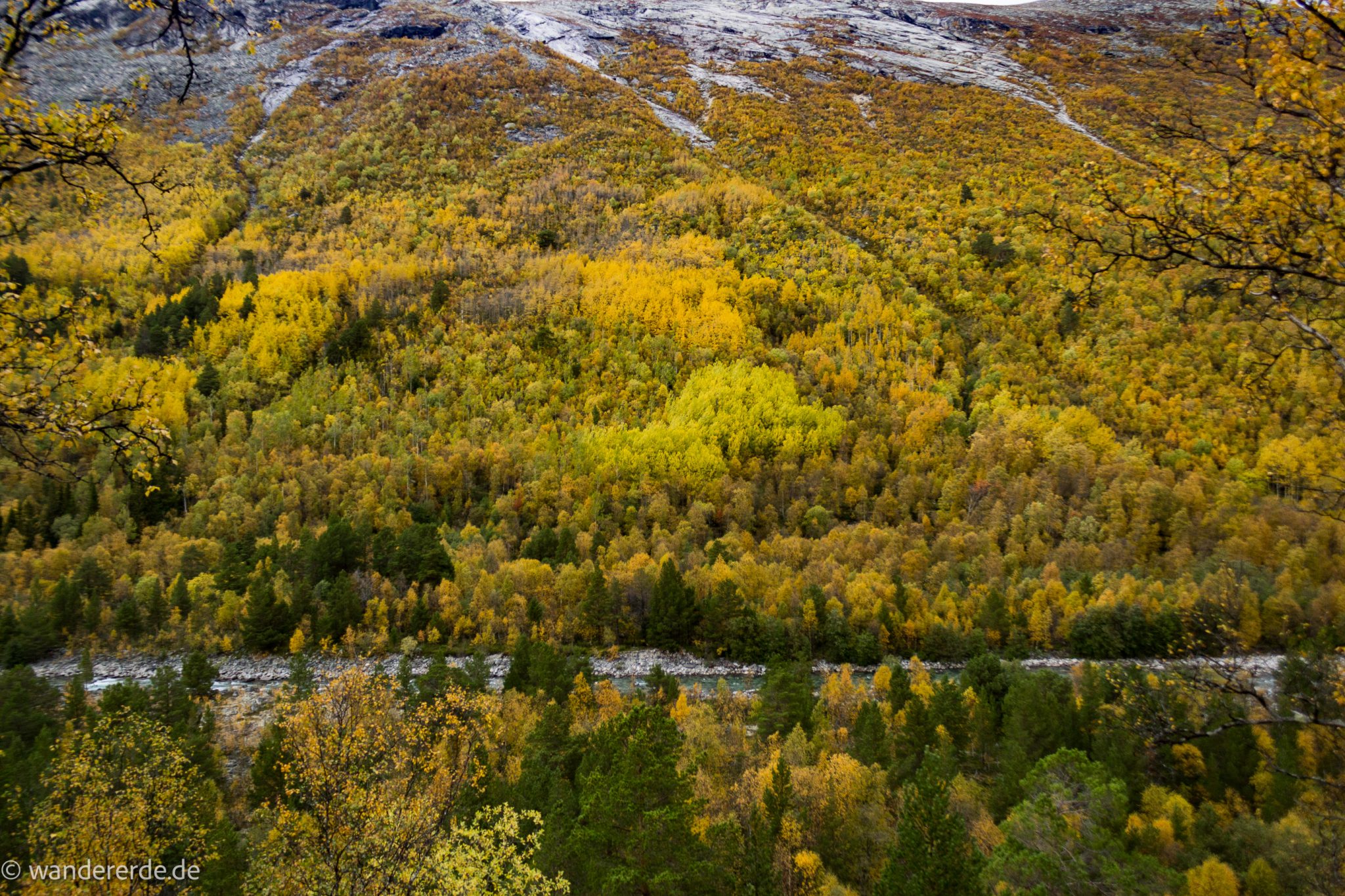 Wandern im herbstlichen Amotsdalen