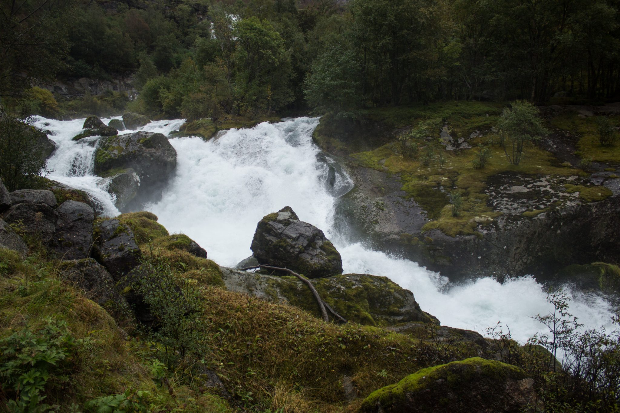 Wanderung zum Briksdalsbreen Gletscher, Seitenarm des Jostedalsbreen, Wandern im Jostedalsbreen Nationalpark in Norwegen, sehr beeindruckende Landschaft im Briksdal